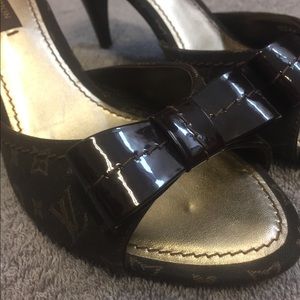 Louis Vuitton Print and Bow heels.
